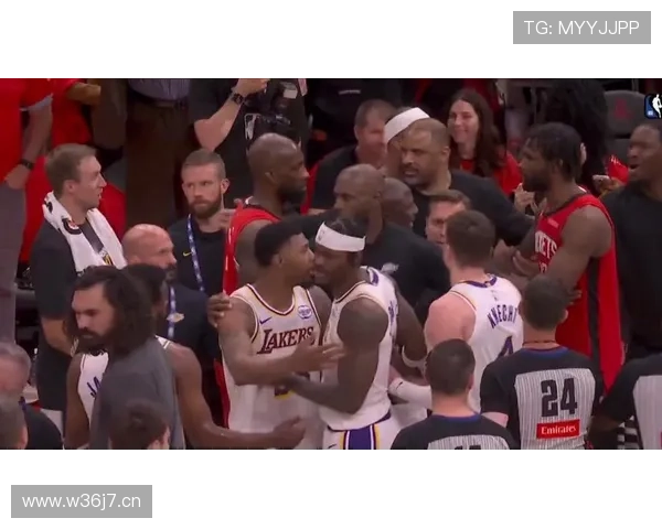 斯马特质疑裁判公正性遭罚款3.5万美元